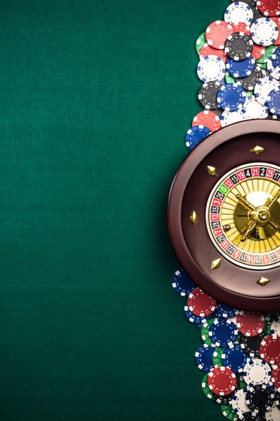 Dream Gaming live baccarat table on lux hoki mobile showing dealer, cards, and betting interface
